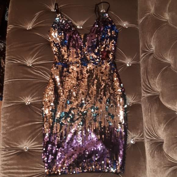 Dress - Picture 1 of 3